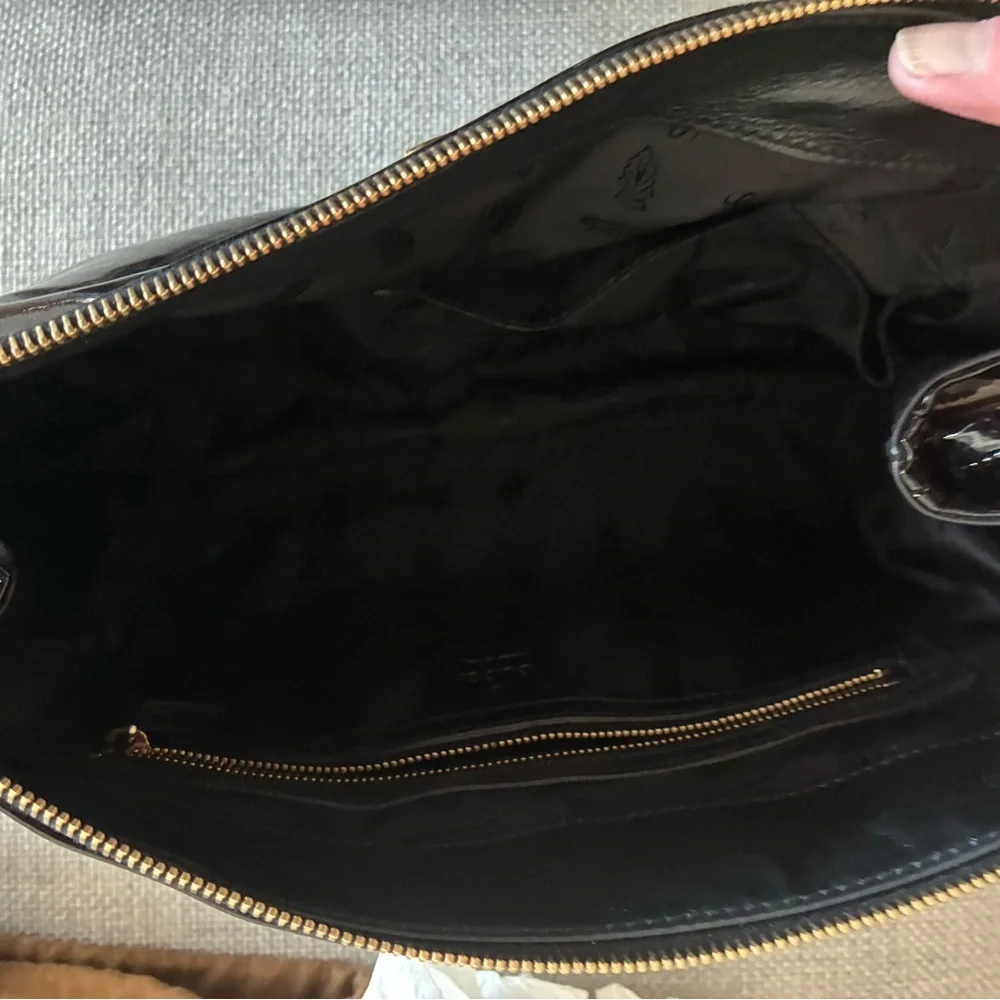 Gucci Black Patent Leather and Leather Bag with Gold Accents - Picture 9 of 10